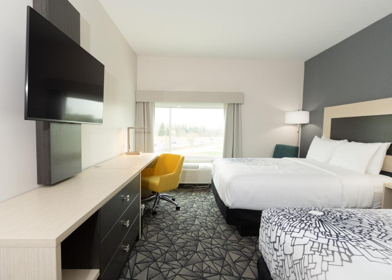 La Quinta Inn & Suites By Wyndham Shorewood المظهر الخارجي الصورة