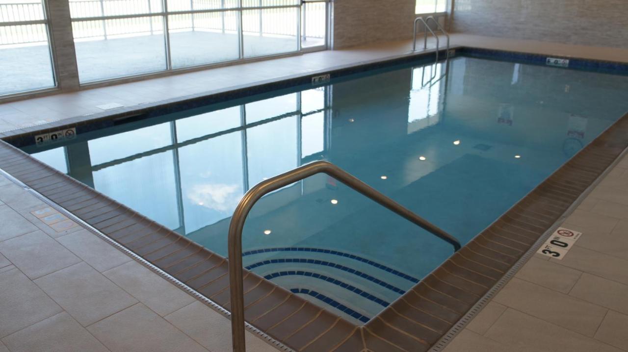 La Quinta Inn & Suites By Wyndham Shorewood المظهر الخارجي الصورة