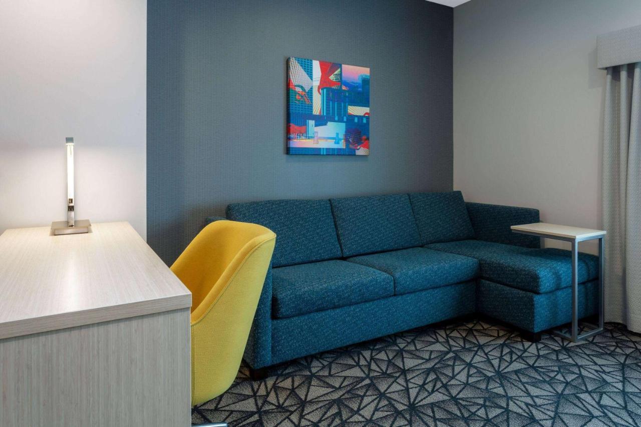 La Quinta Inn & Suites By Wyndham Shorewood المظهر الخارجي الصورة