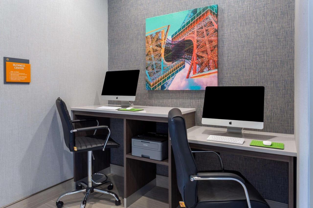 La Quinta Inn & Suites By Wyndham Shorewood المظهر الخارجي الصورة
