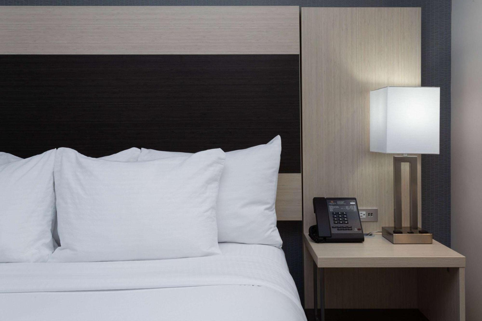 La Quinta Inn & Suites By Wyndham Shorewood المظهر الخارجي الصورة