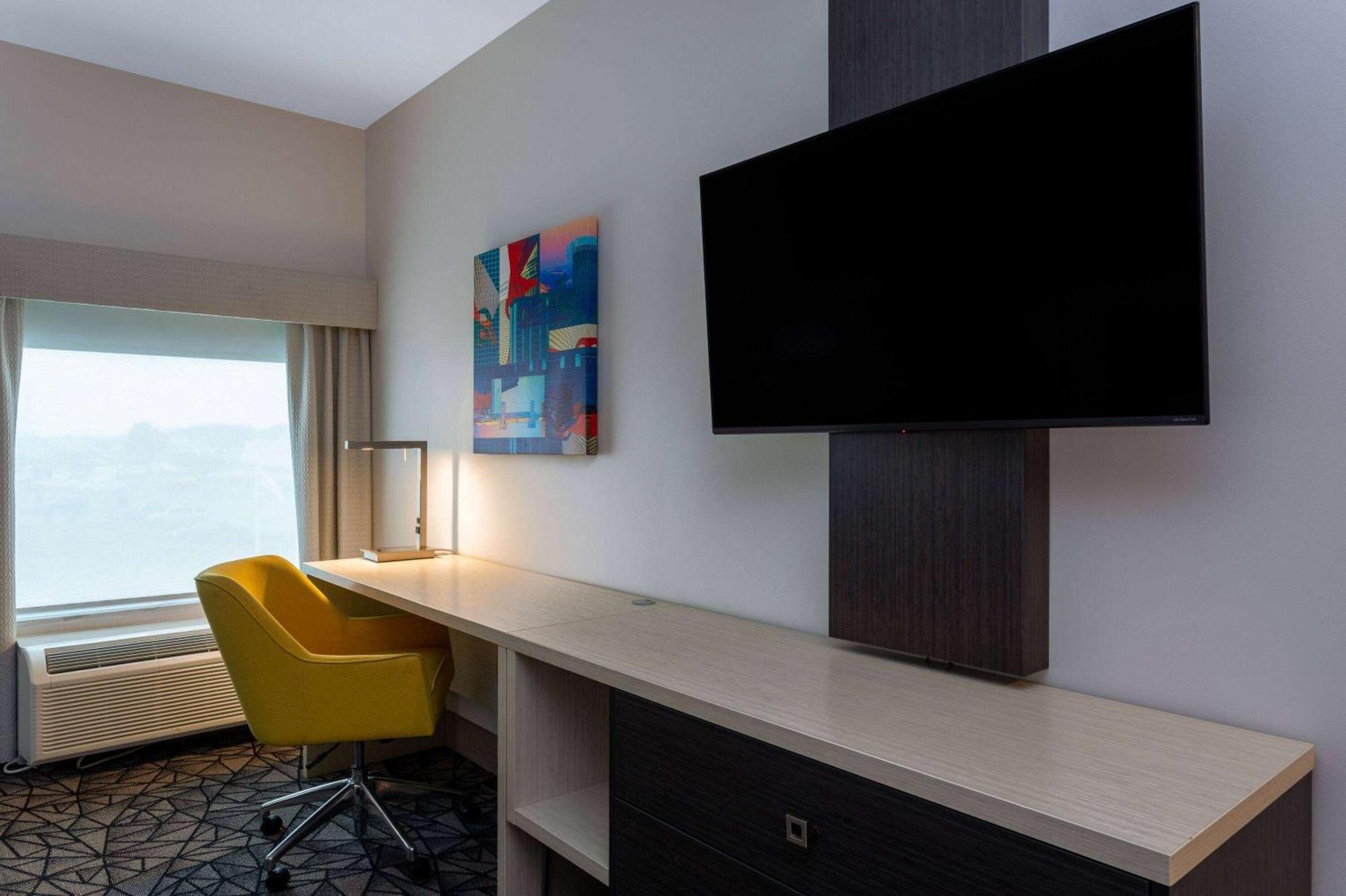 La Quinta Inn & Suites By Wyndham Shorewood المظهر الخارجي الصورة