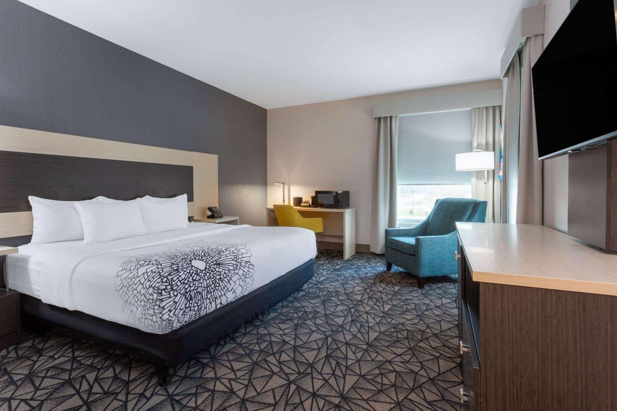 La Quinta Inn & Suites By Wyndham Shorewood المظهر الخارجي الصورة